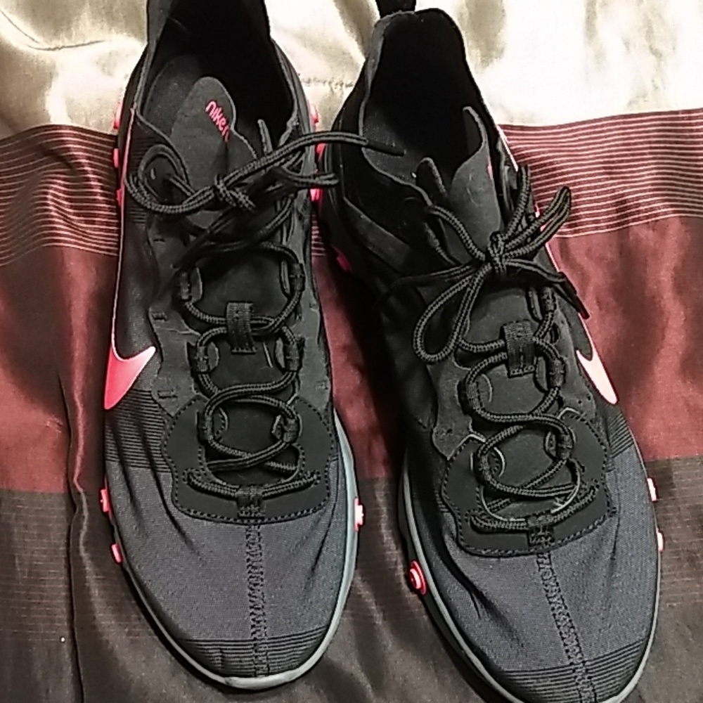 Nike react element with box